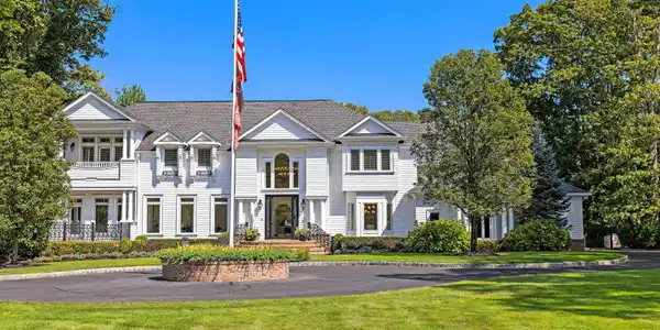 129 Avenue Of Two Rivers