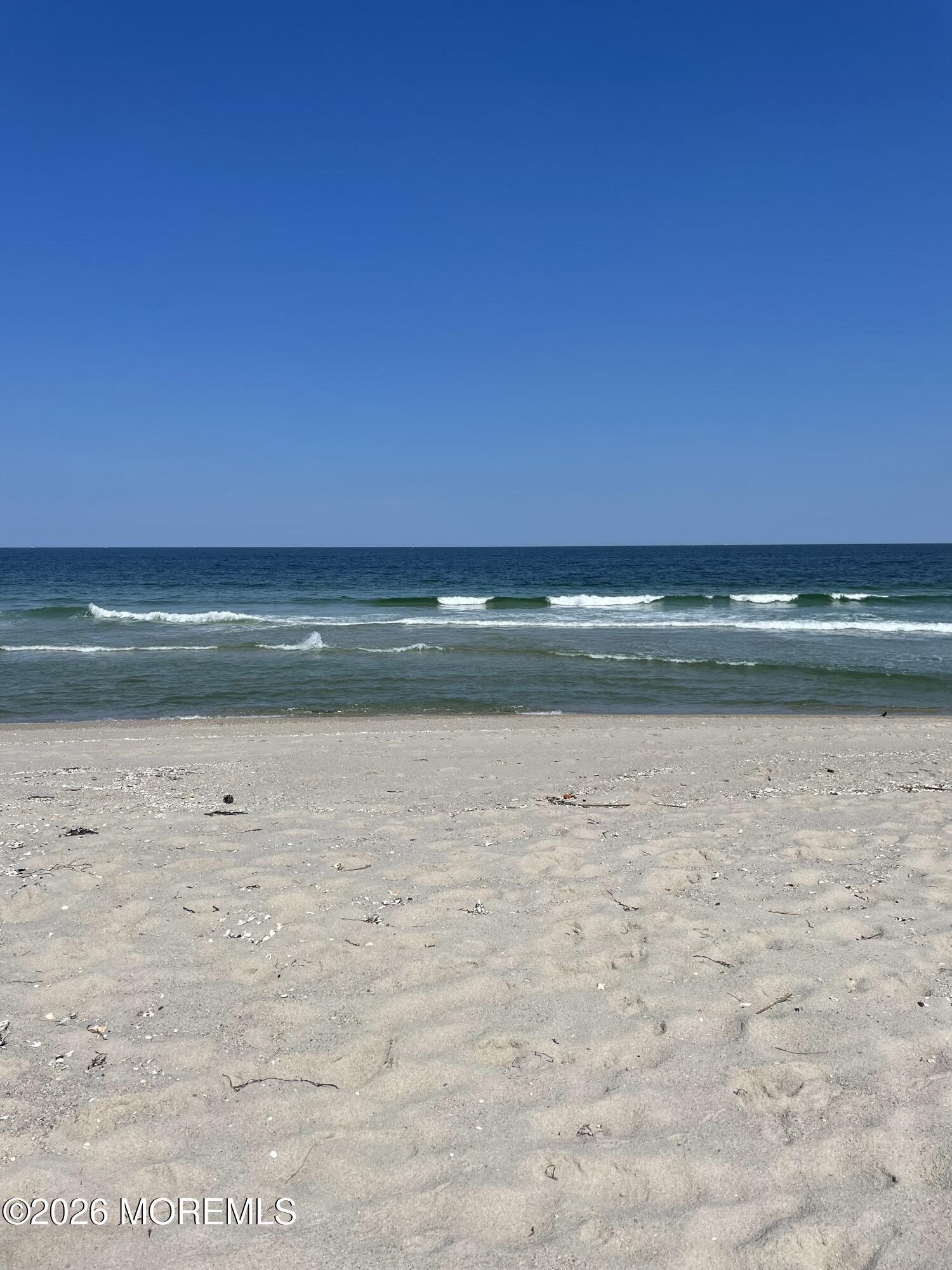 Image 3: 67831143070__5215F9C0-6B74-4B94-9D26-C84