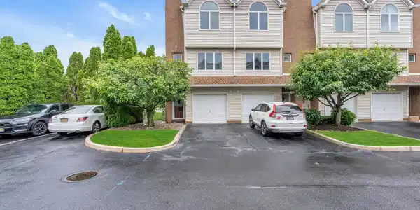 Image 2: 3-web-or-mls-DSC05675-1