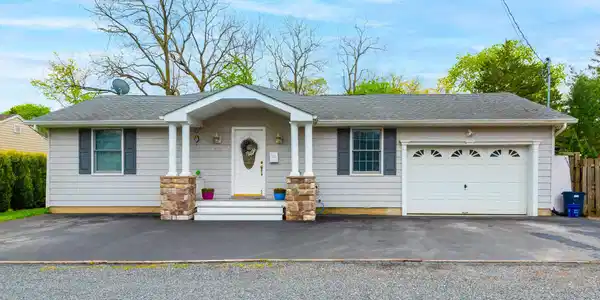 513 Riverwood Park