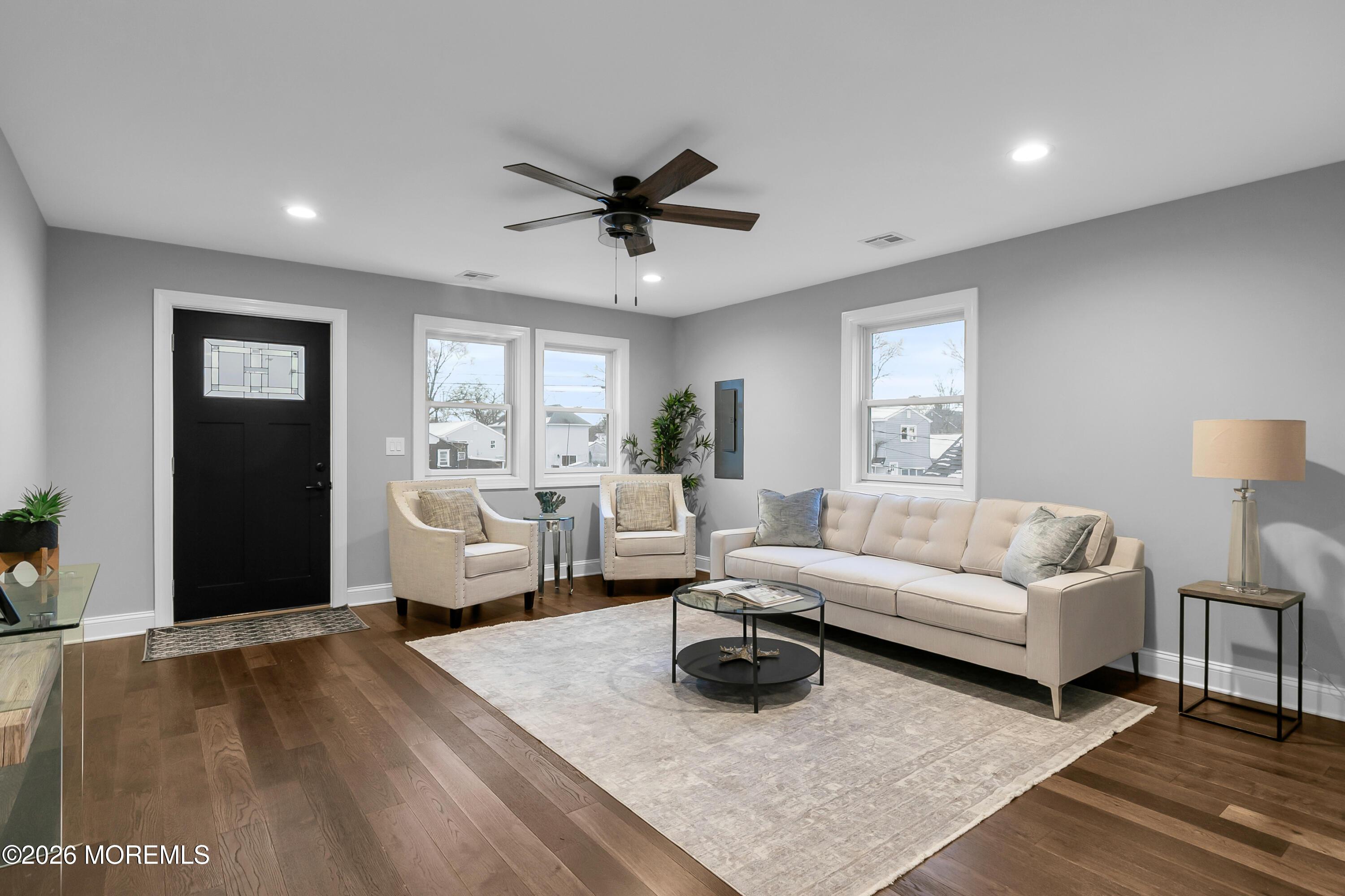 Image 2: 732 Monmouth Pkwy Middletown-print-004-0