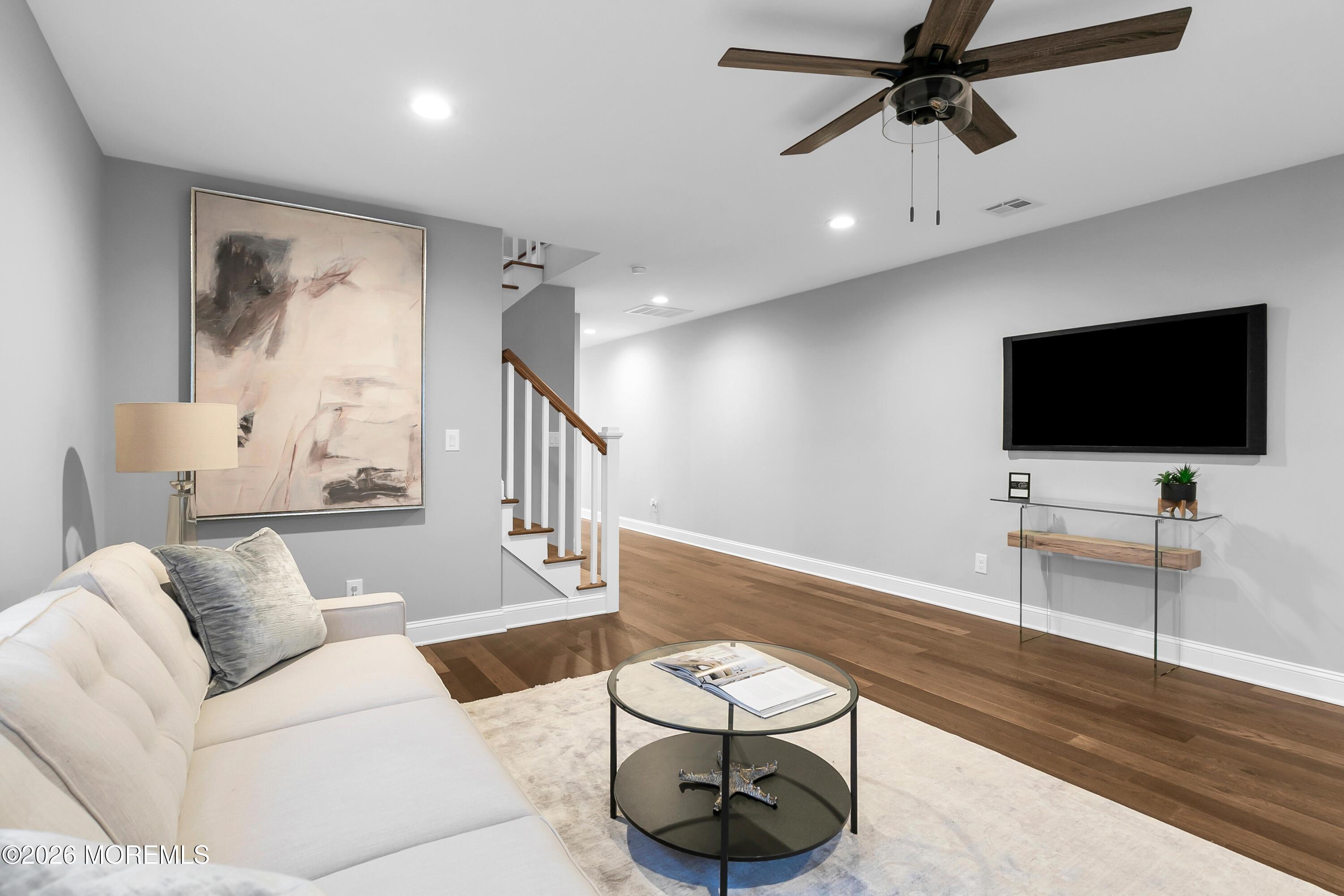 Image 3: 732 Monmouth Pkwy Middletown-print-006-0