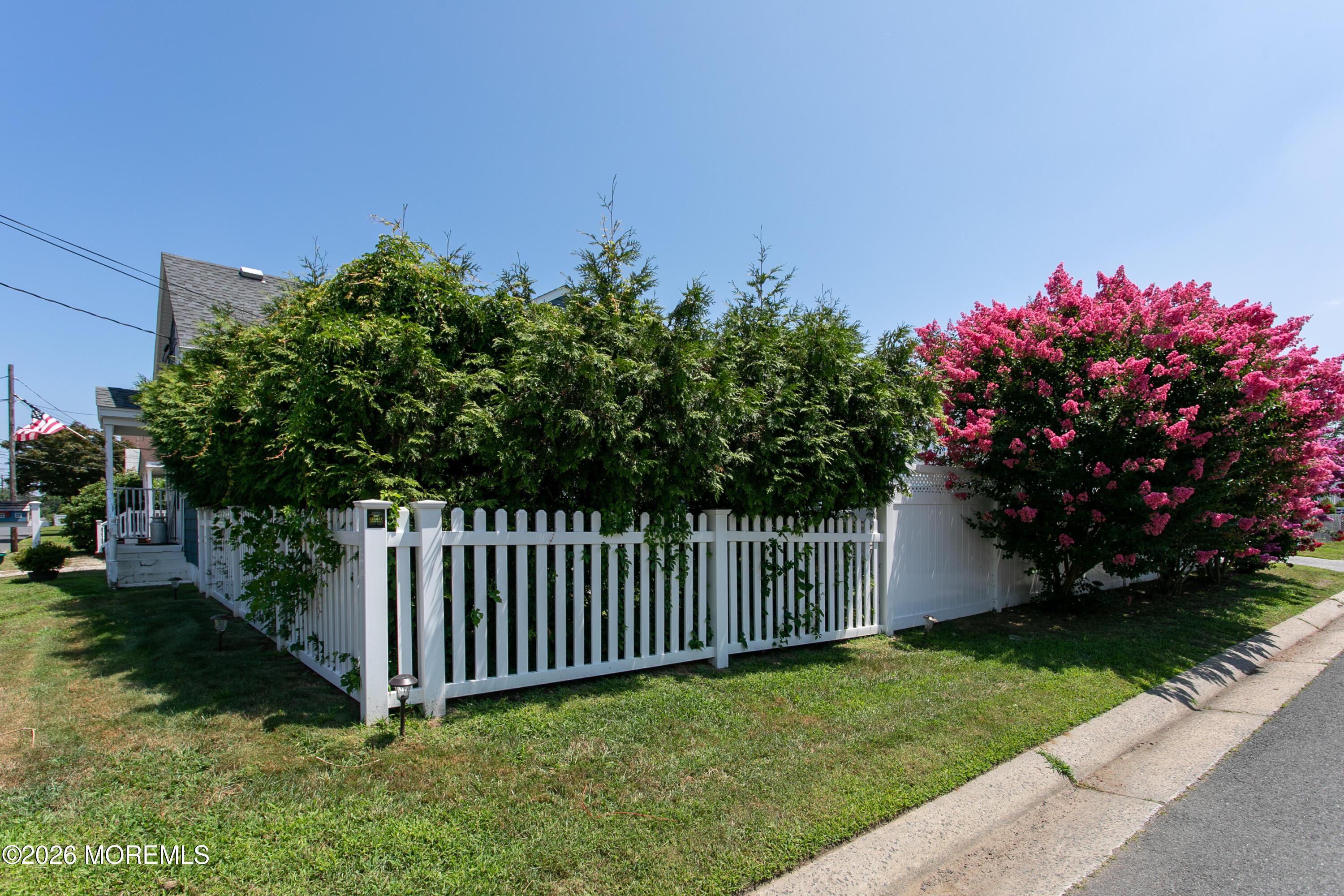 Image 4: 265 Thompson Ave Middletown-print-006-00