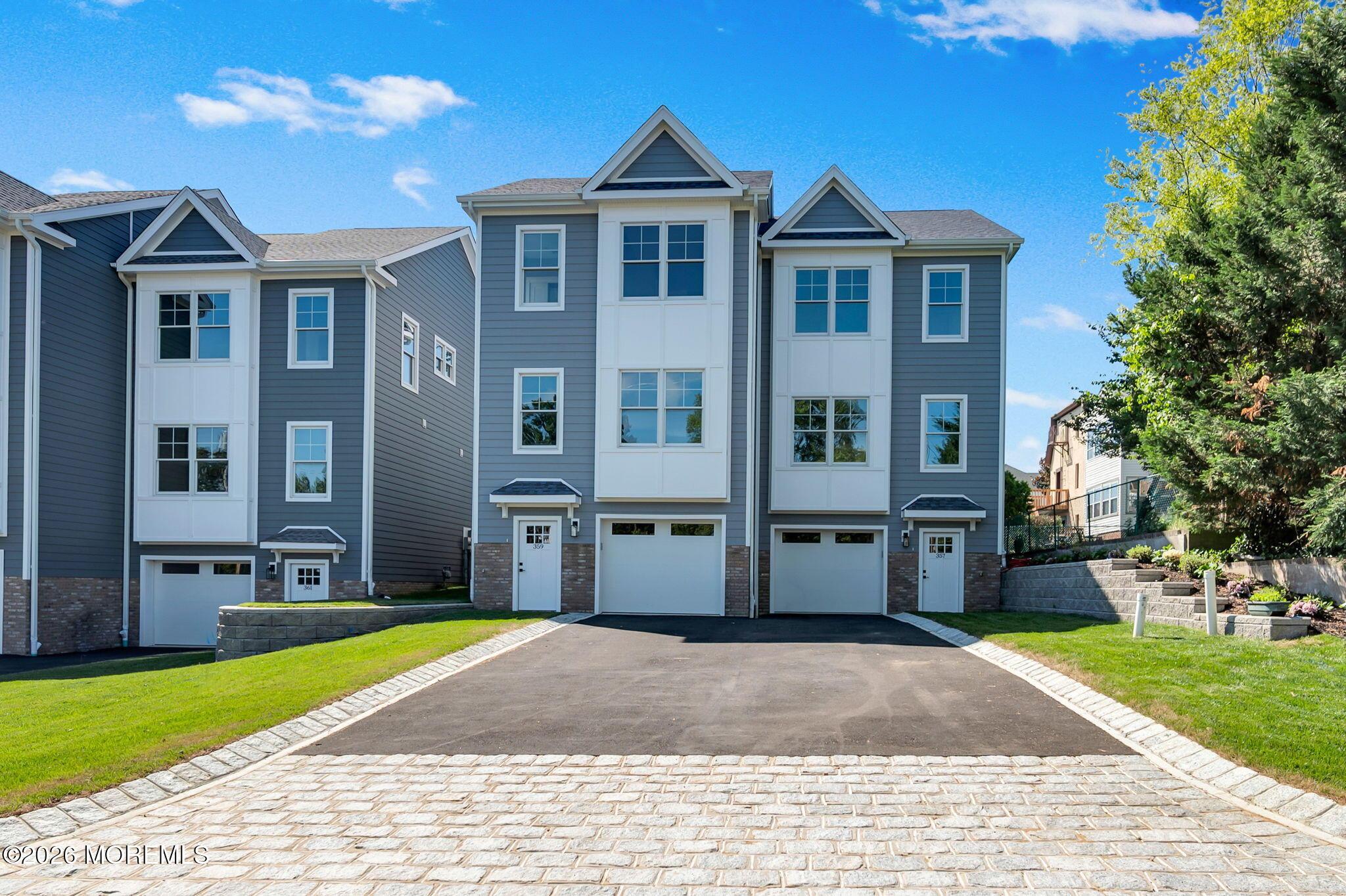 Image 1: 32-web-or-mls-1-7532 (1)