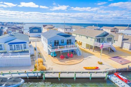 312 W Bayview Drive