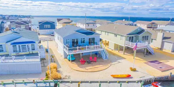 312 W Bayview Drive
