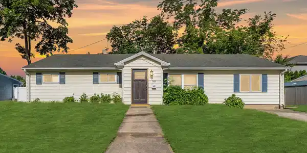 989 Elizabeth Terrace