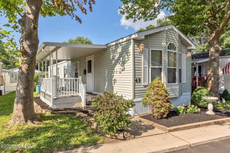 45 Randall Avenue