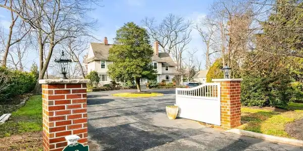 10 Hance Avenue