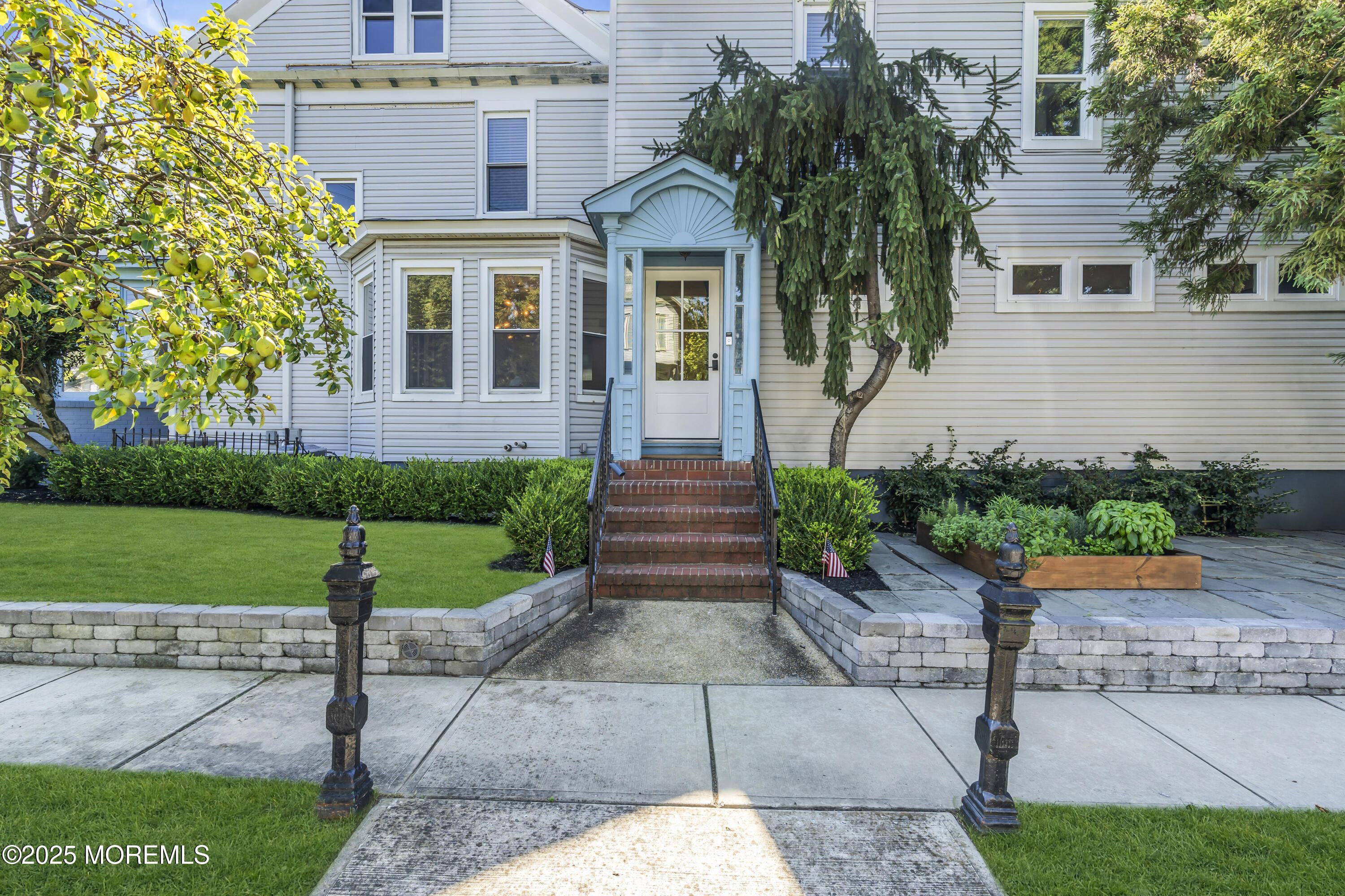 Image 1: Modern Victorian