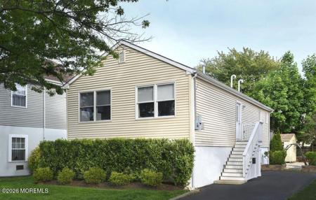 18 Meadowbrook Avenue