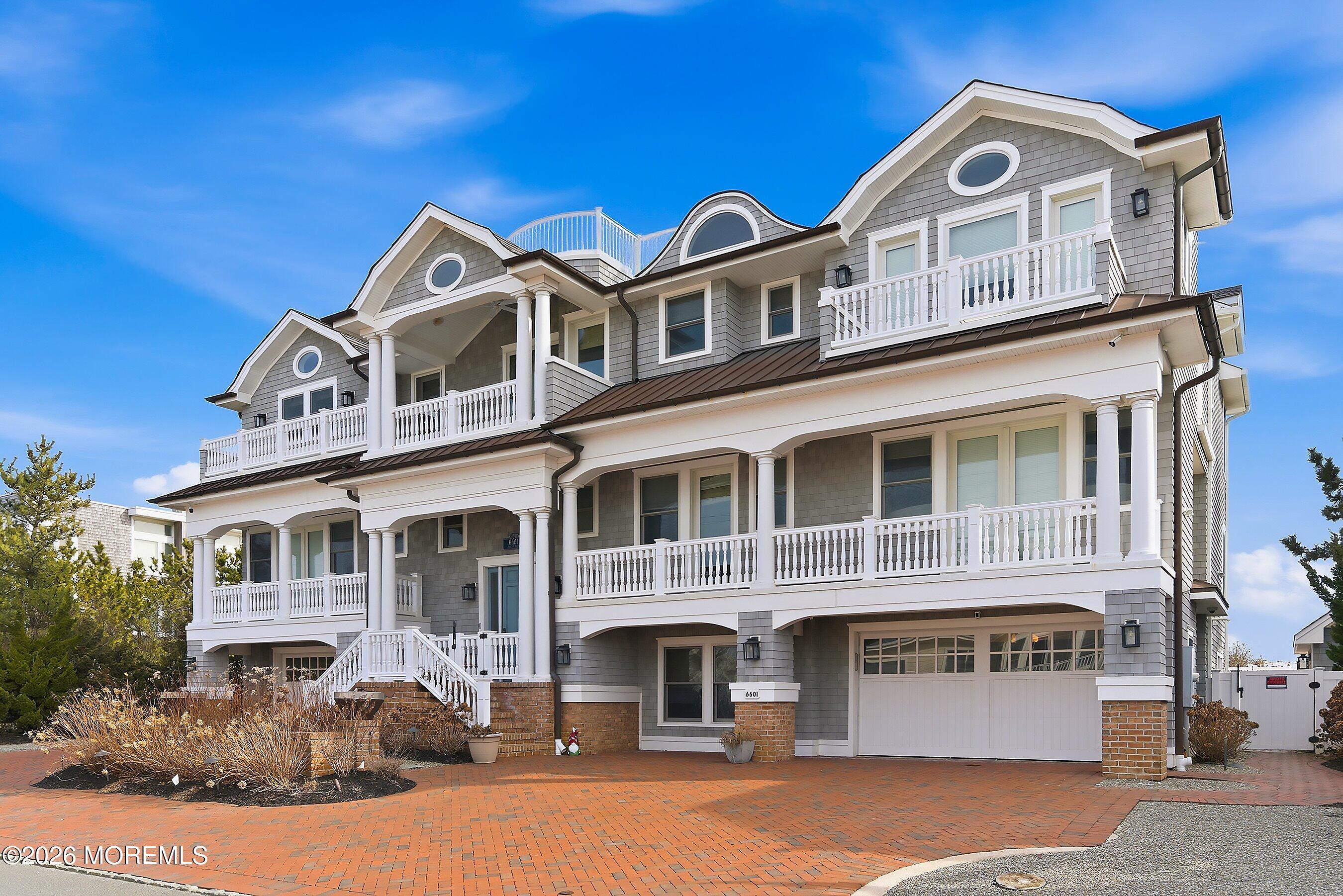 Image 4: 10-Front Right