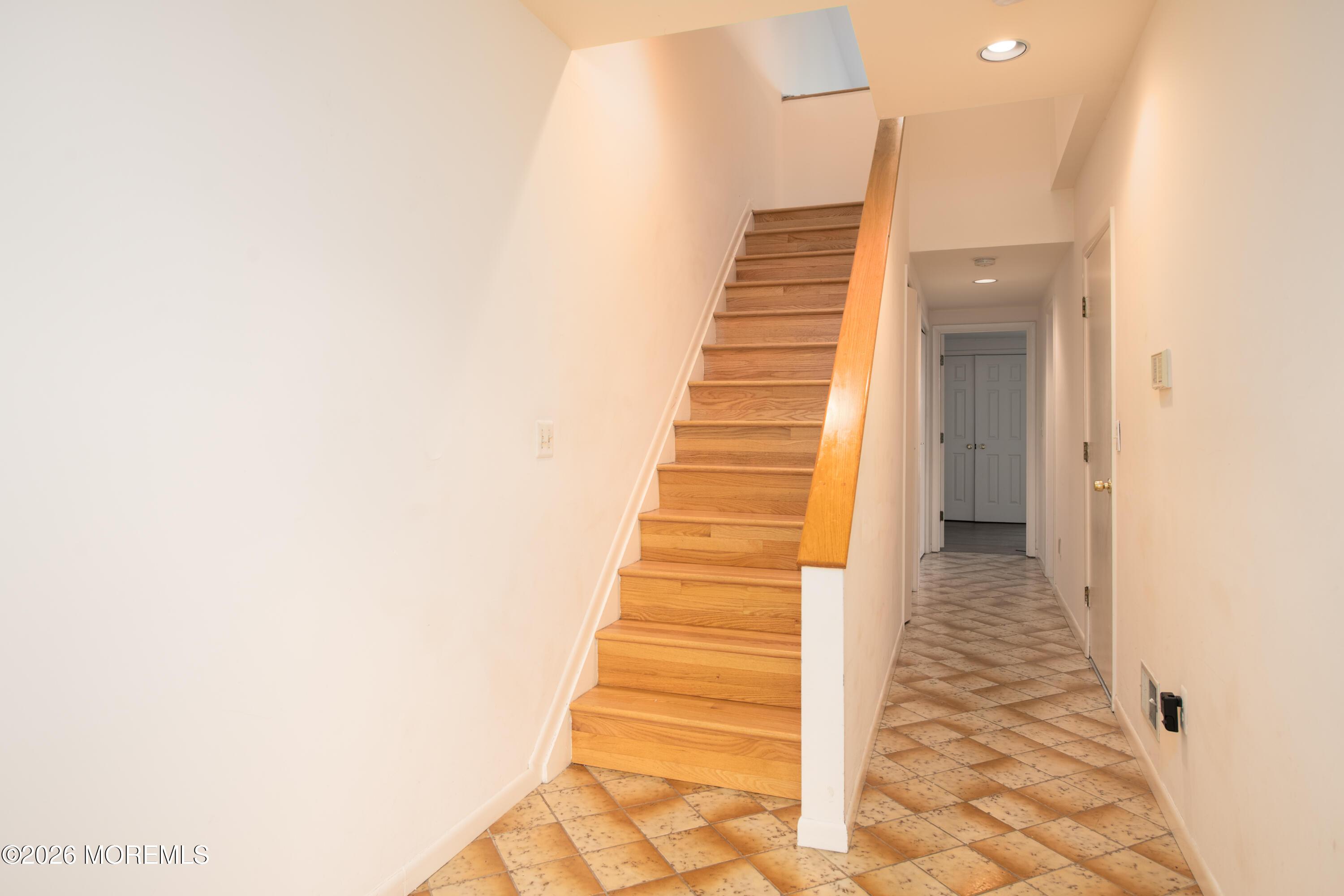 Image 4: Foyer