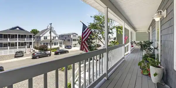 Image 3: 22-web-or-mls-DSC01976