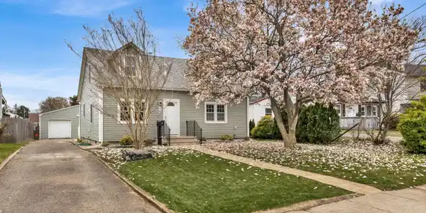 16 Maple Place