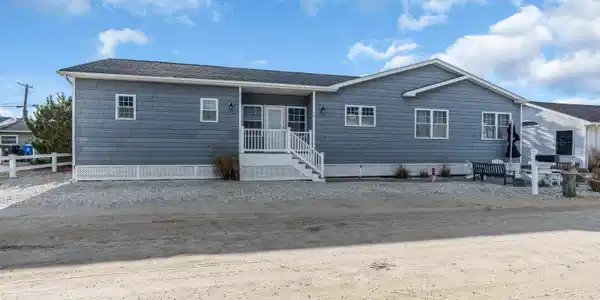33 E Albacore Way