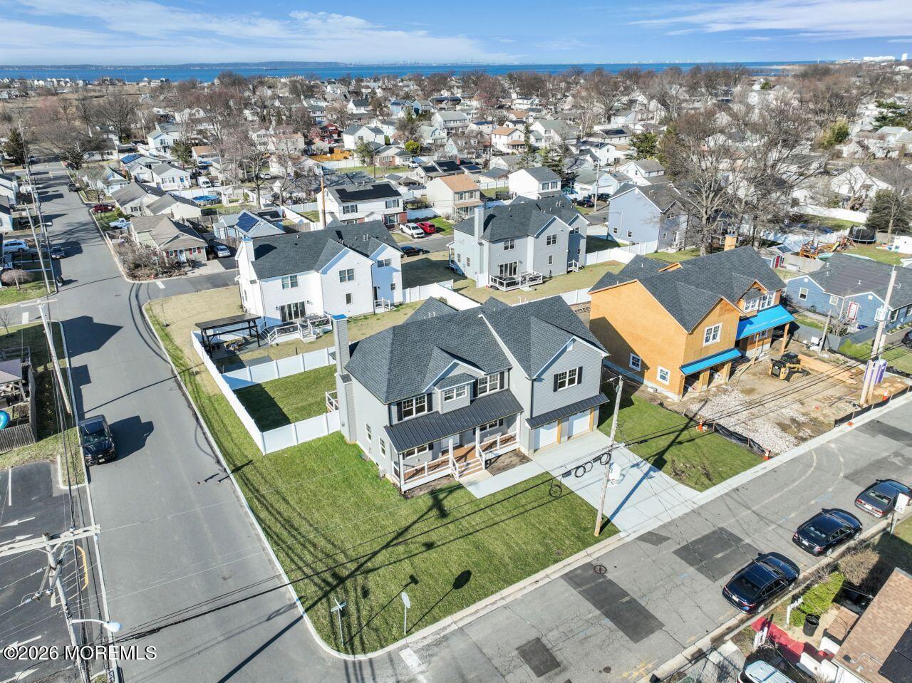 Image 4: Oversized Lot