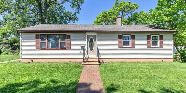 7 Beechwood Avenue