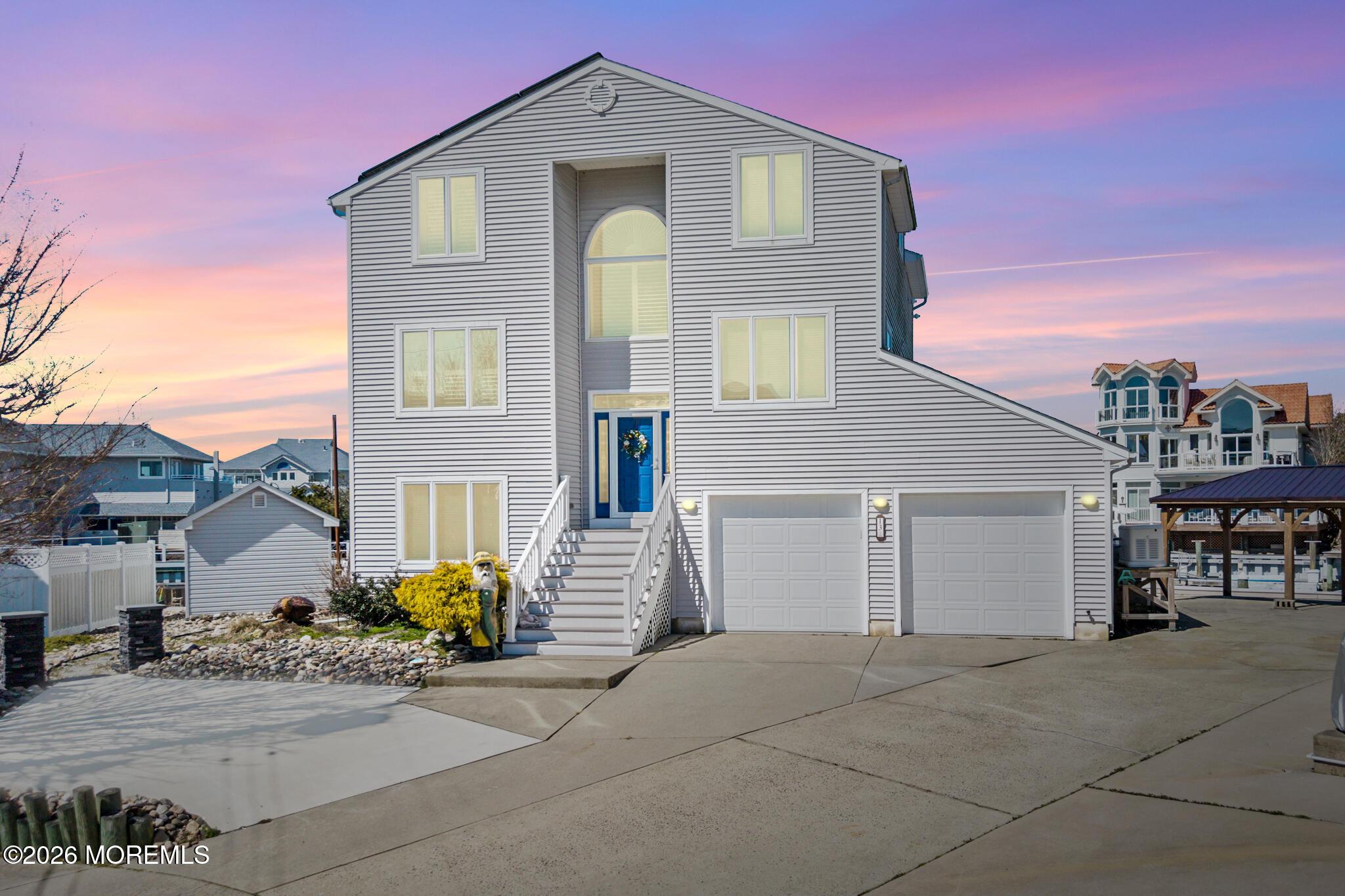 Image 2: 13-Sunset Blvd TWILIGHT