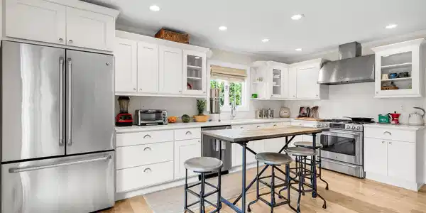 Image 3: kitchen