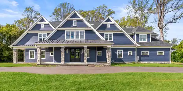 11 Bucchop Lane