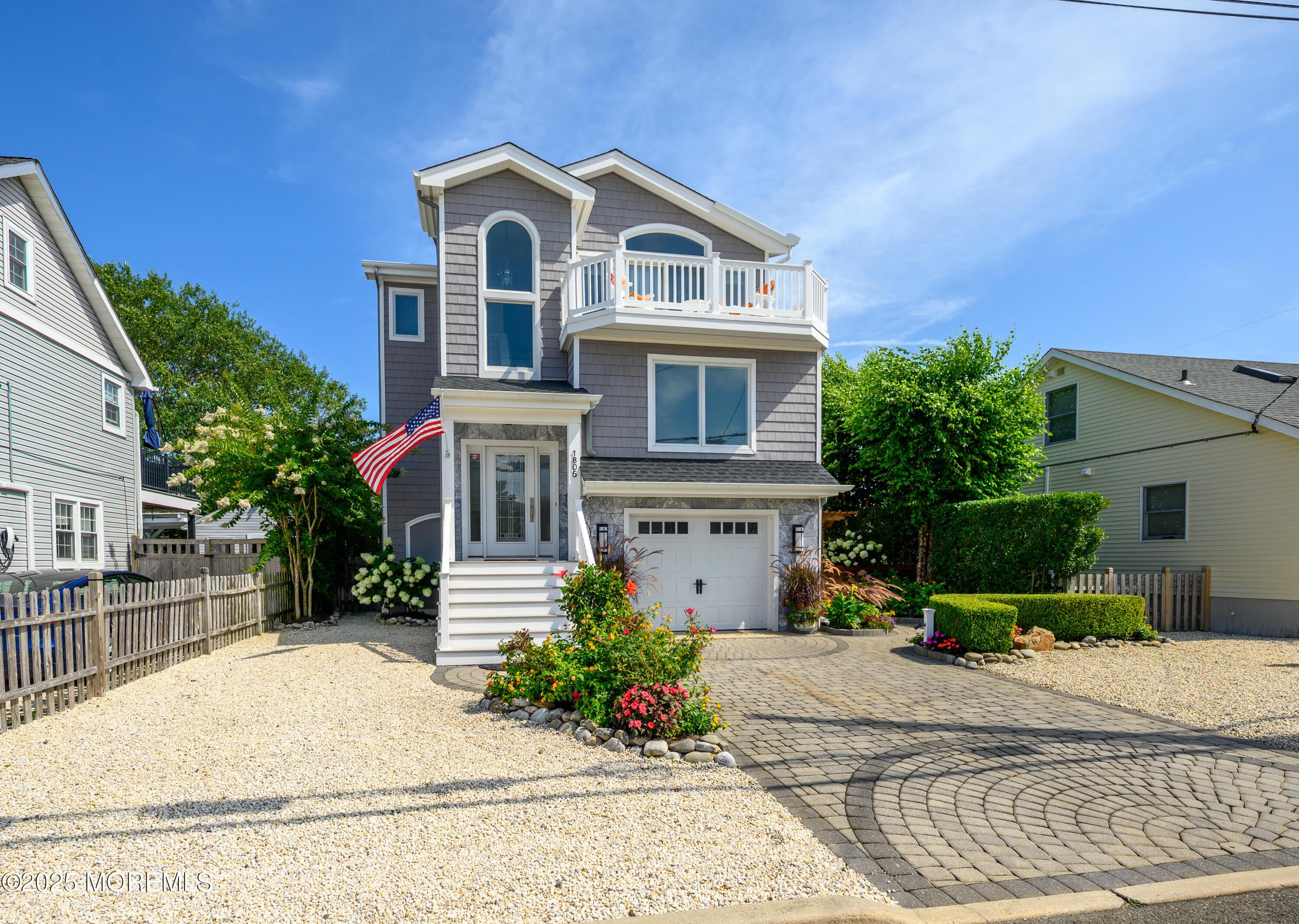 Image 1: 1805 Beach Ave-60