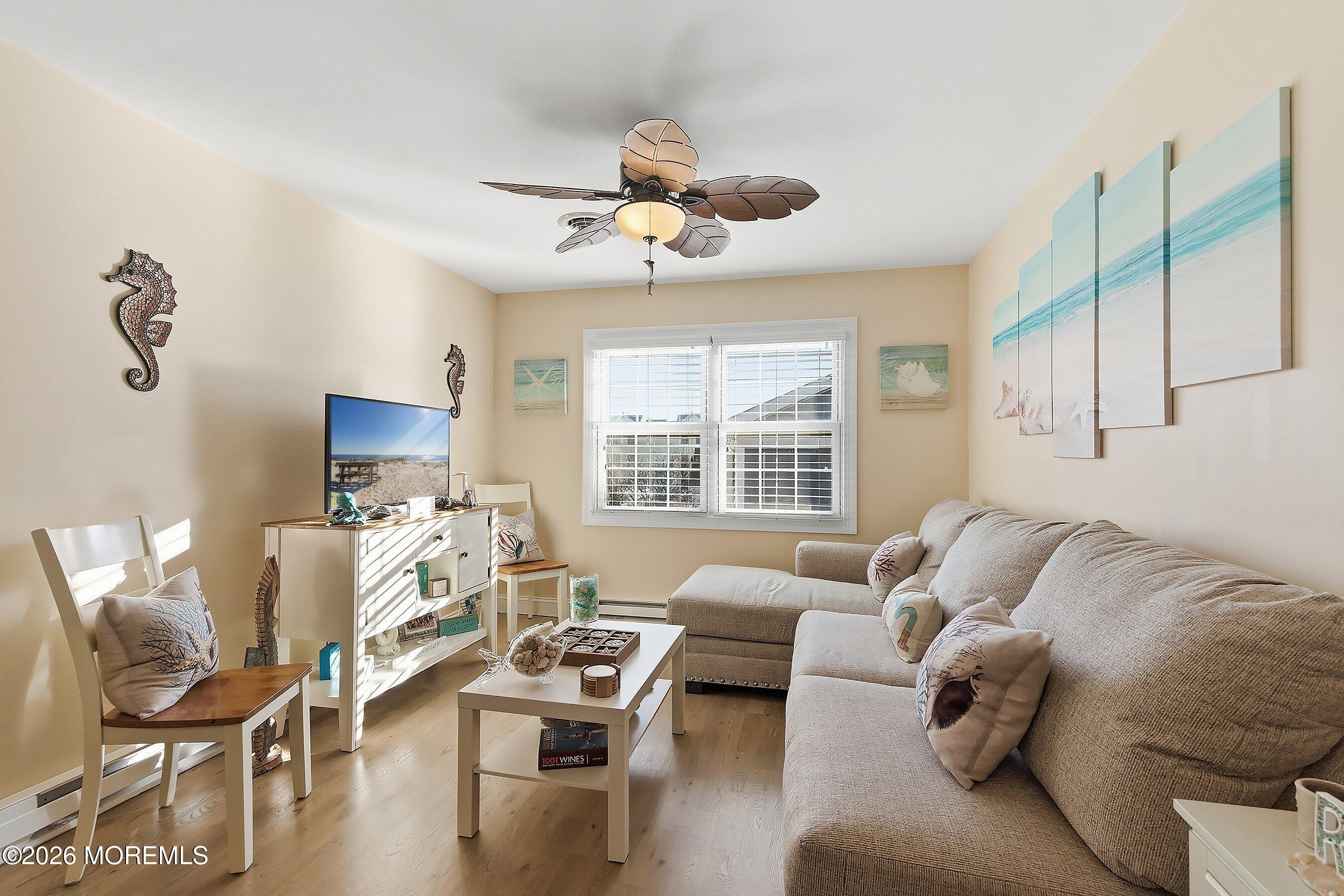 Image 2: 06-Living 1B TV