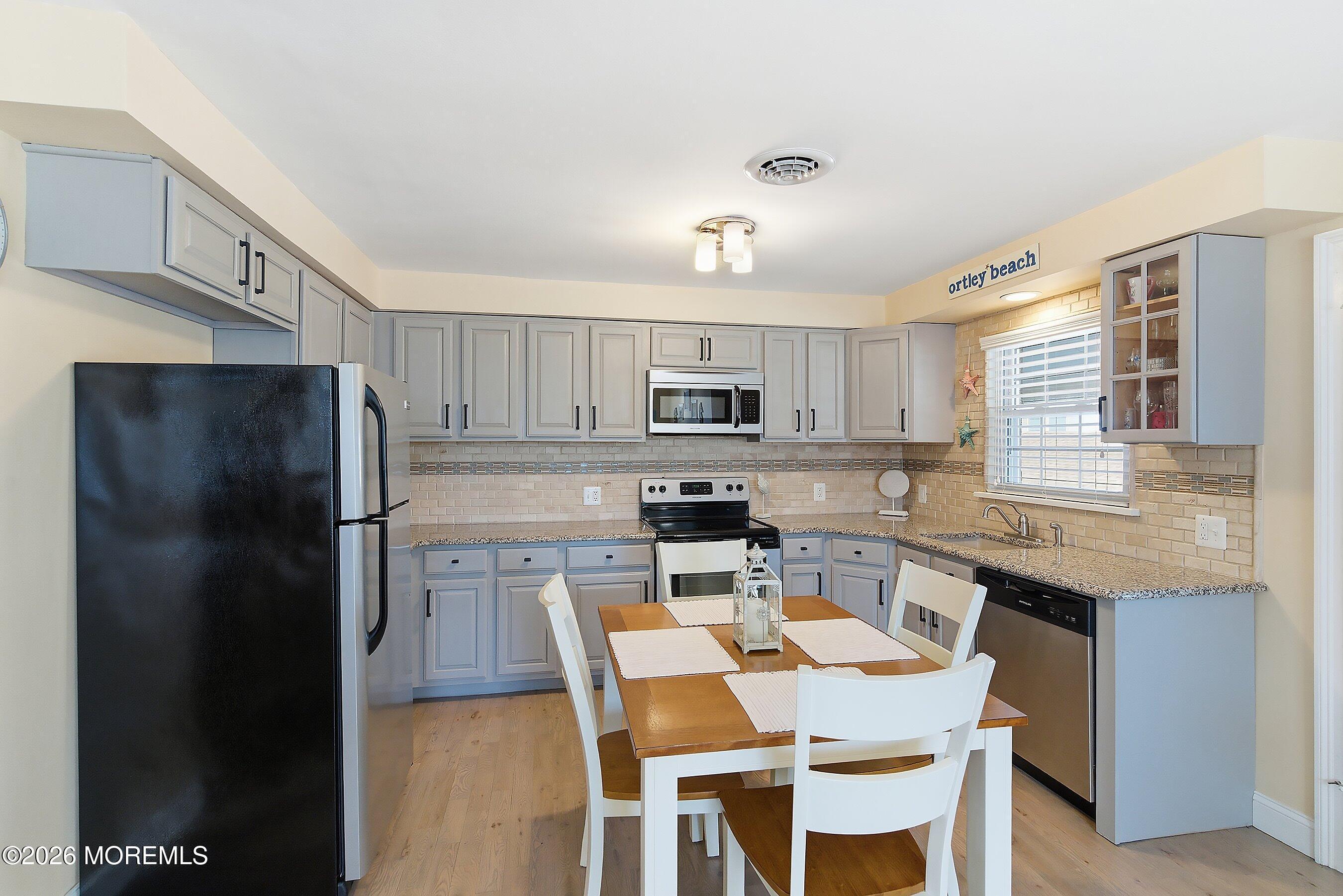 Image 4: 08-Kitchen 1A