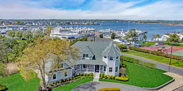 60 River Avenue