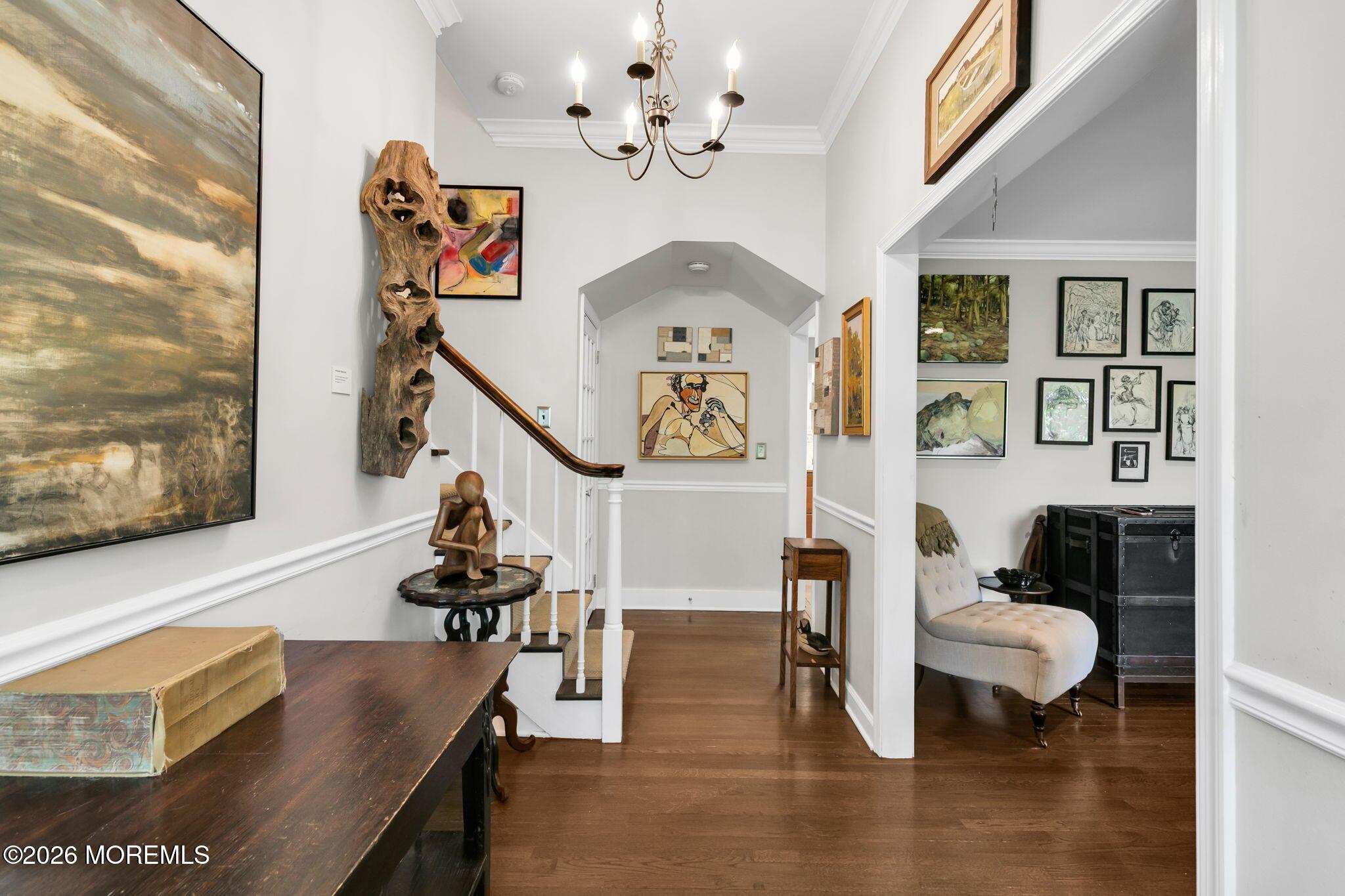 Image 4: Foyer
