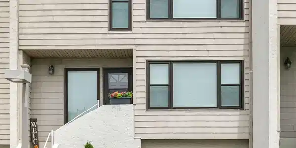 Image 2: 73-web-or-mls-4M3A9758