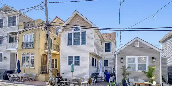 46 W Rutherford Lane
