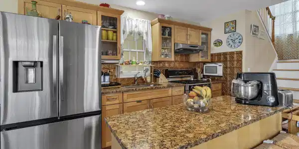 Image 4: Kitchen