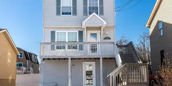 908 Center Street
