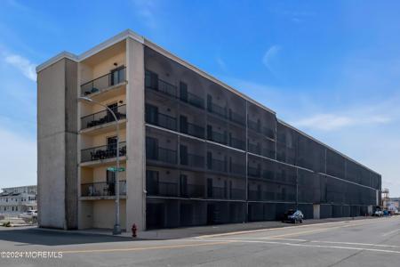 51 Hiering Avenue Unit D-4