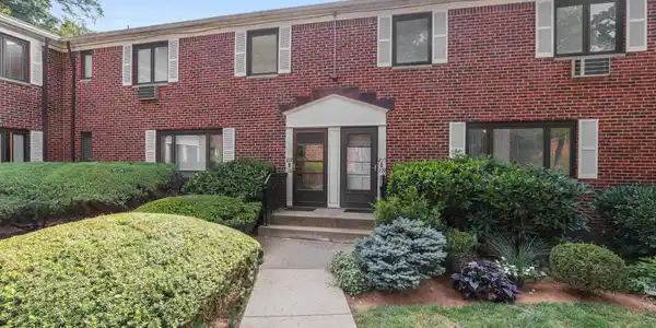 209 Manor E