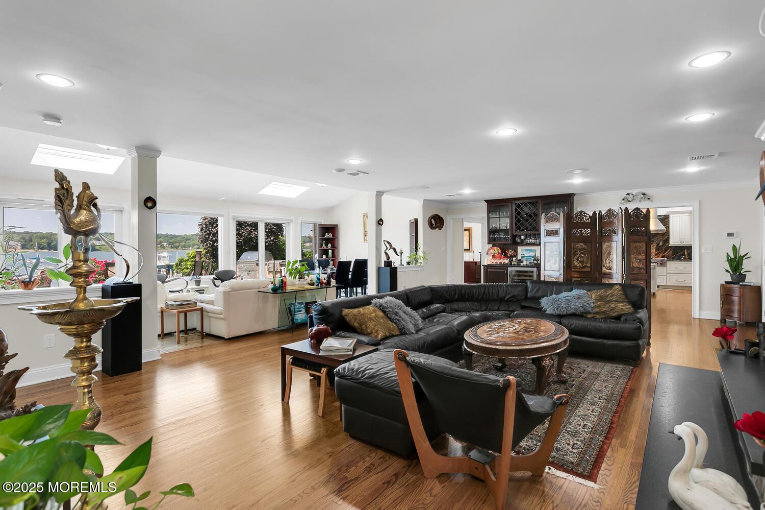 Image 4: THE ULTIMATE OPEN FLOOR PLAN