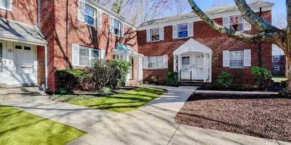 102 Manor Drive