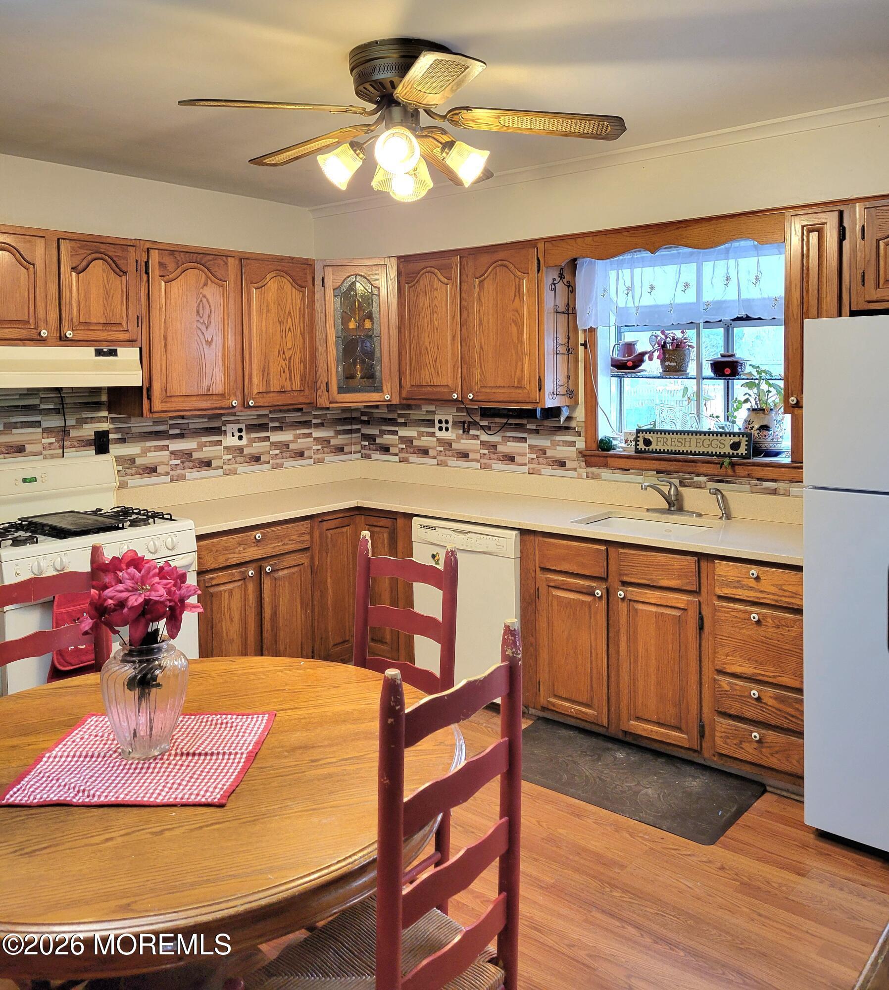 Image 4: Kitchen View 1