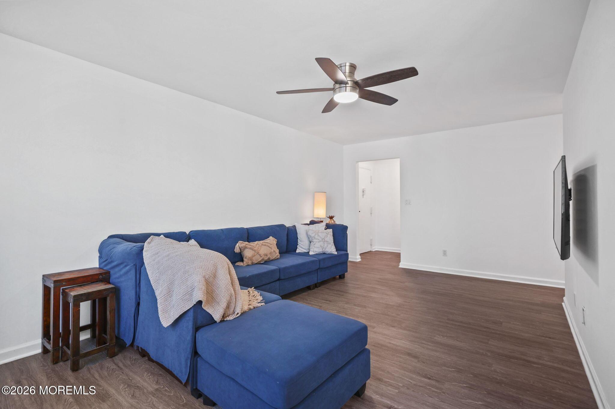 Image 3: 17-web-or-mls-LPM_9510