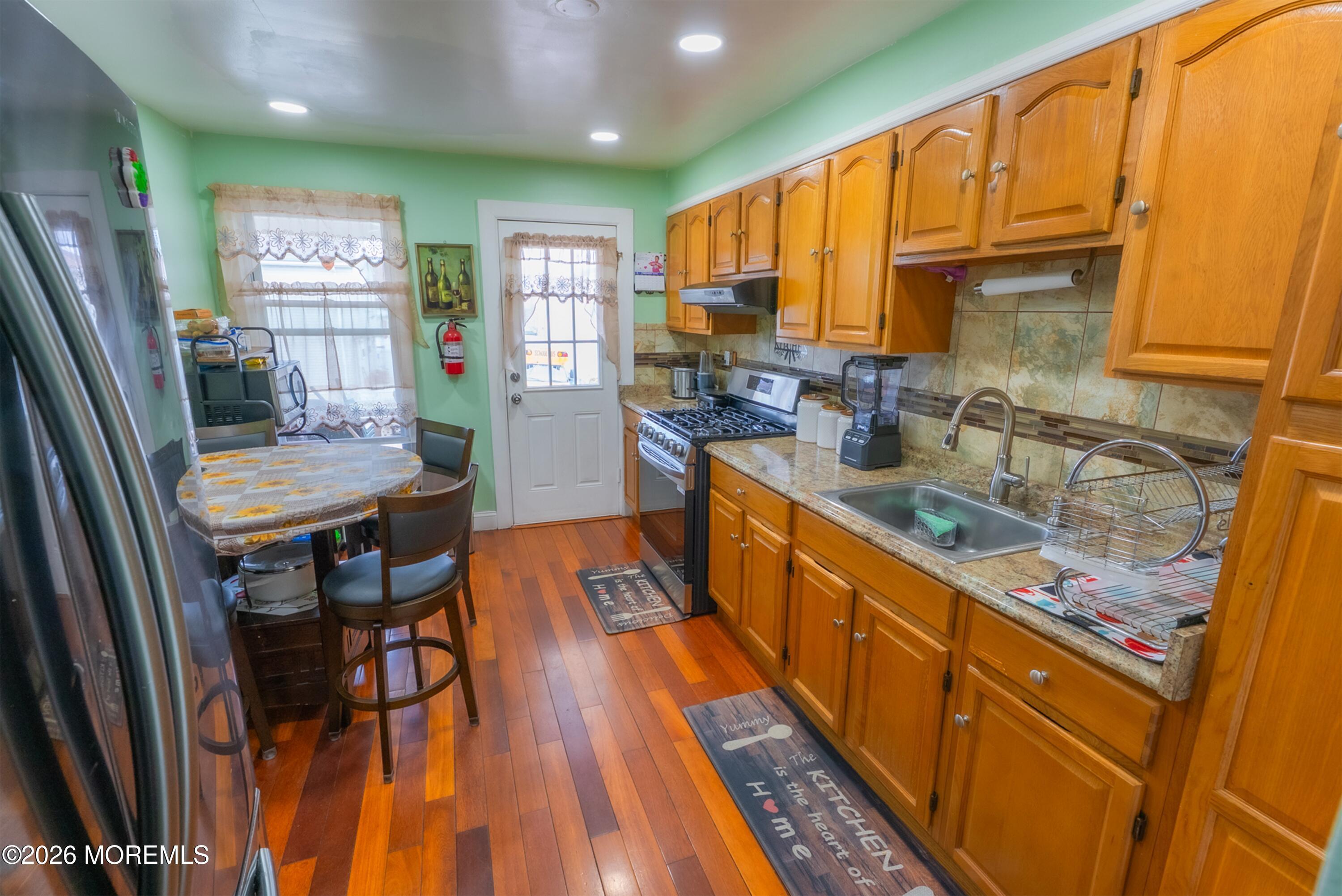 Image 2: DARELYN HOUSE 1 - 12