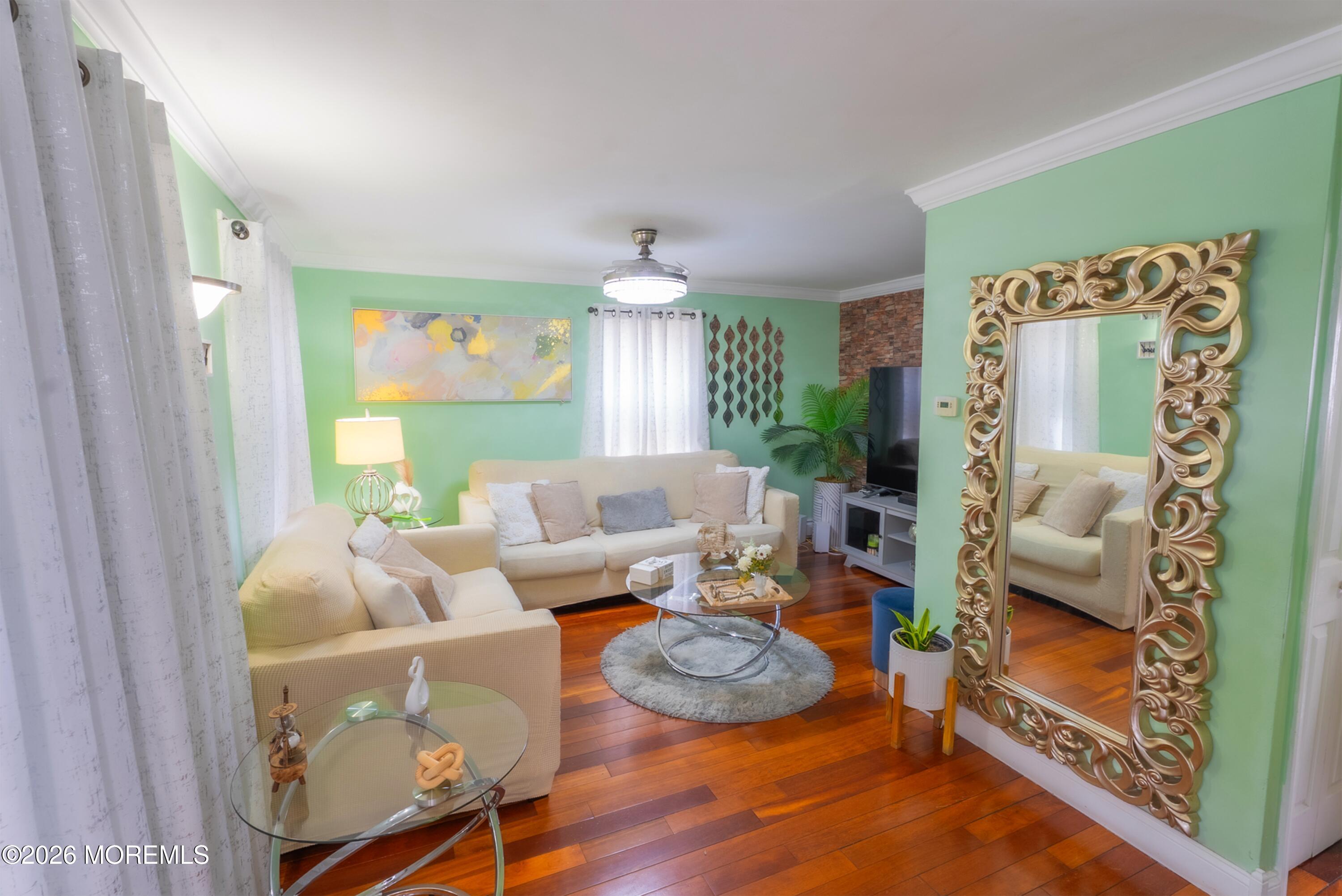 Image 3: DARELYN HOUSE 1 - 7