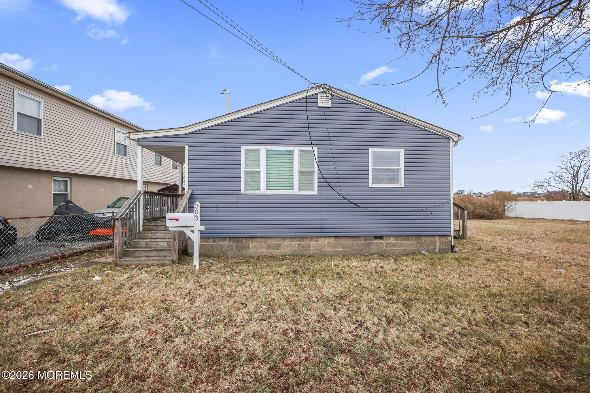 Image 1: 1-web-or-mls-LPM_4198