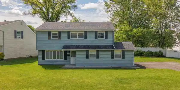 17 Coach Drive