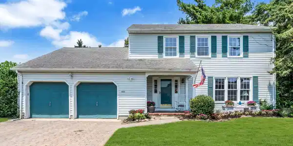 1501 Bel Aire Court W
