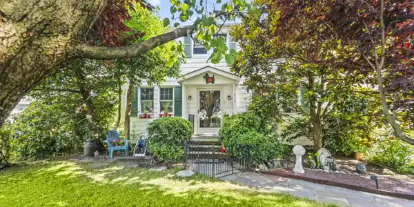 310 New York Avenue