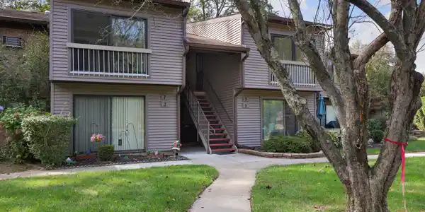 7 Lexington Court