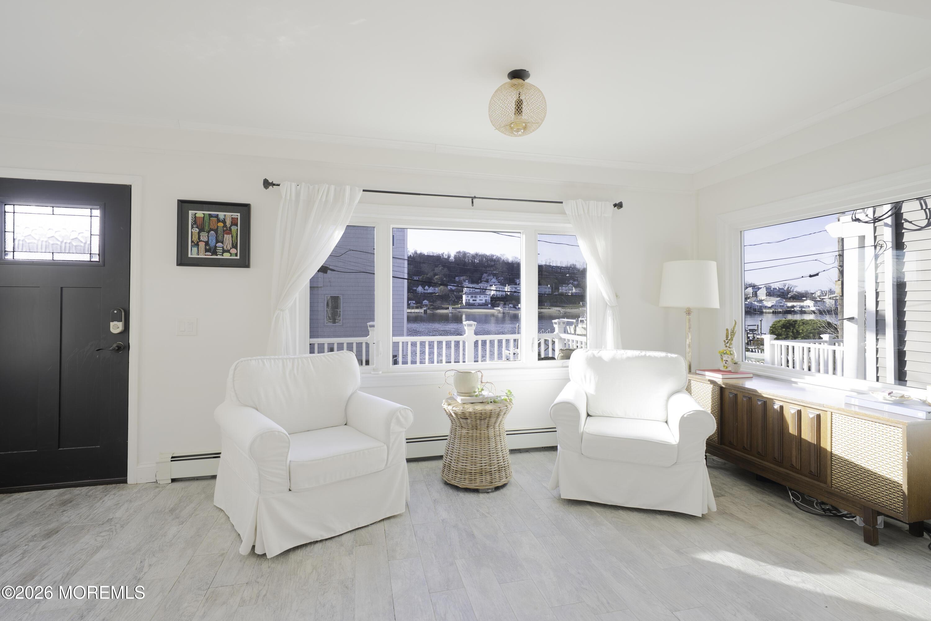 Image 3: Living Room