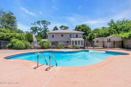 517 Riverwood Park