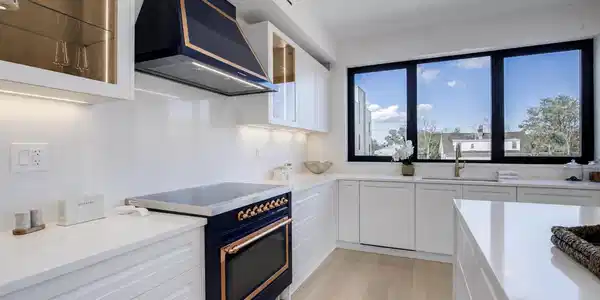 Image 3: kitchen